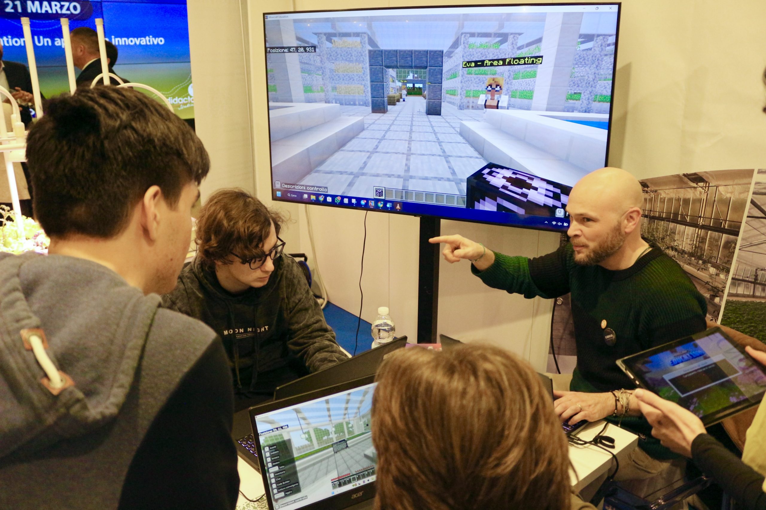 Studenti che giocano a Minecraft